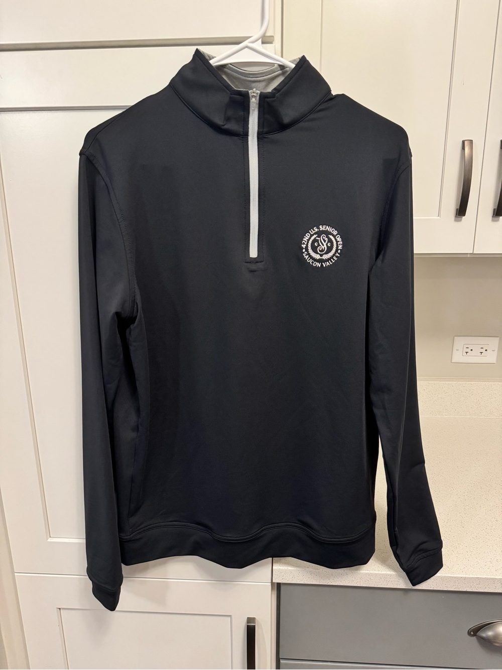 Peter Millar Mens Black 1/4 zip - Small, new w tags - Saucon Valley Logo